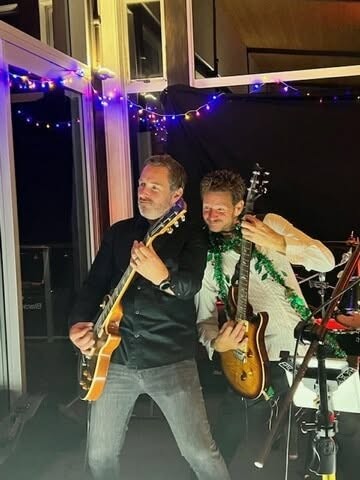 Avalanche playing live